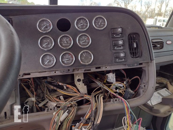 peterbilt-389-image-9