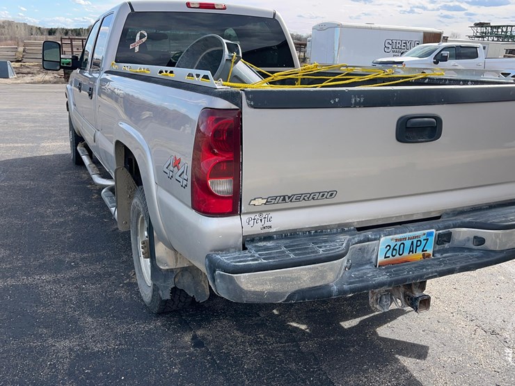 2006-chevrolet-silverado-2500-pickup-image-21