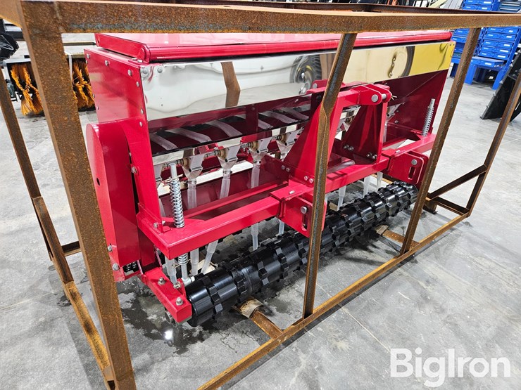2025-massey-ferguson-730-image-3