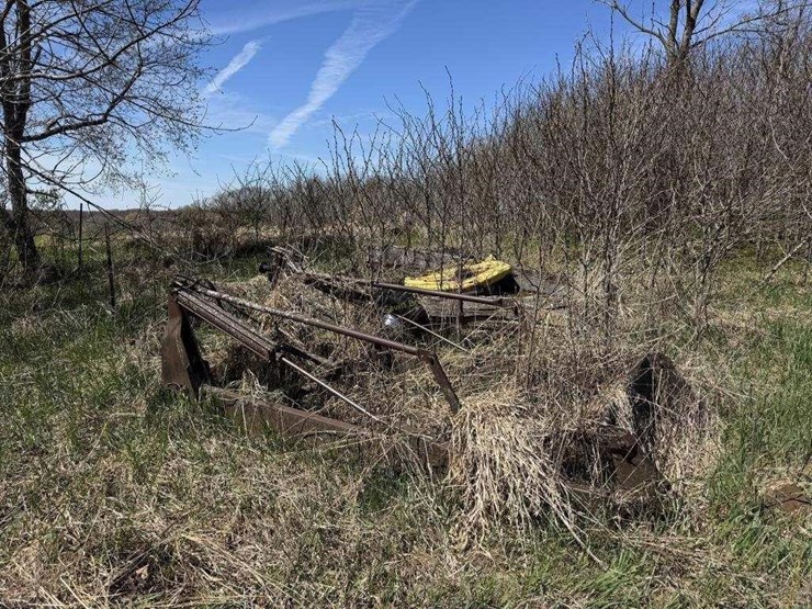 large-lot-of-scrap-machinery/vehicles-image-23