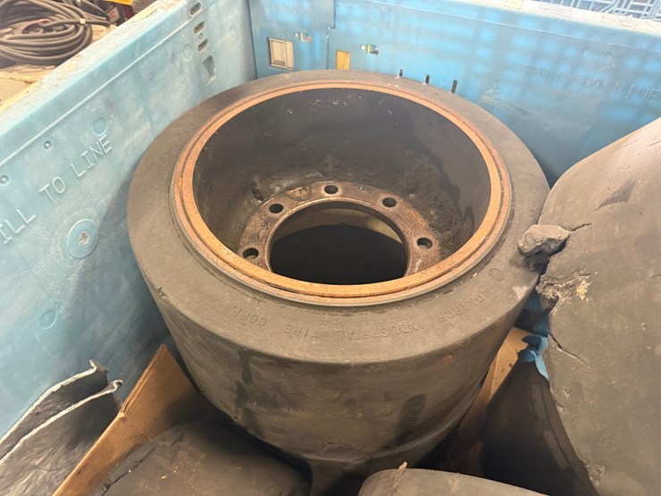 #2049-•-tote-of-forklift-tires-image-5