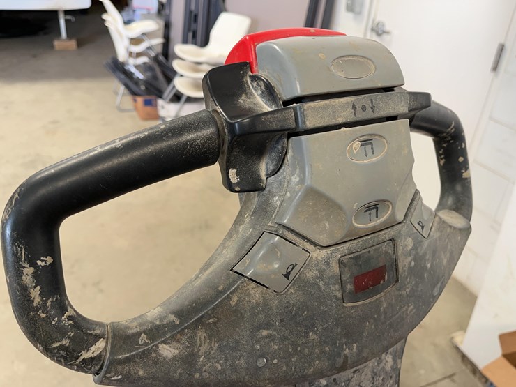 toyota-electric-pallet-jack-image-5
