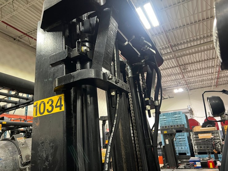 #2005-•-toyota-4500-lb.-forklift-(non-operational)-image-11