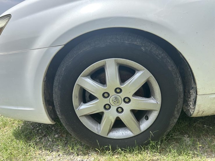 #3-•-2005-toyota-avalon-image-9
