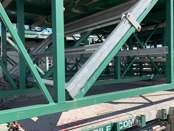 big-green-scaffolding-image-82