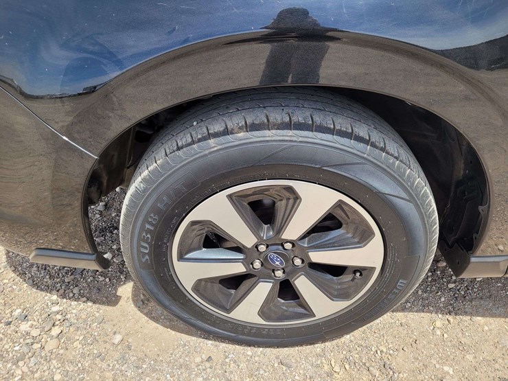 2018-subaru-forester-2.5i-premium-suv-4d-image-8