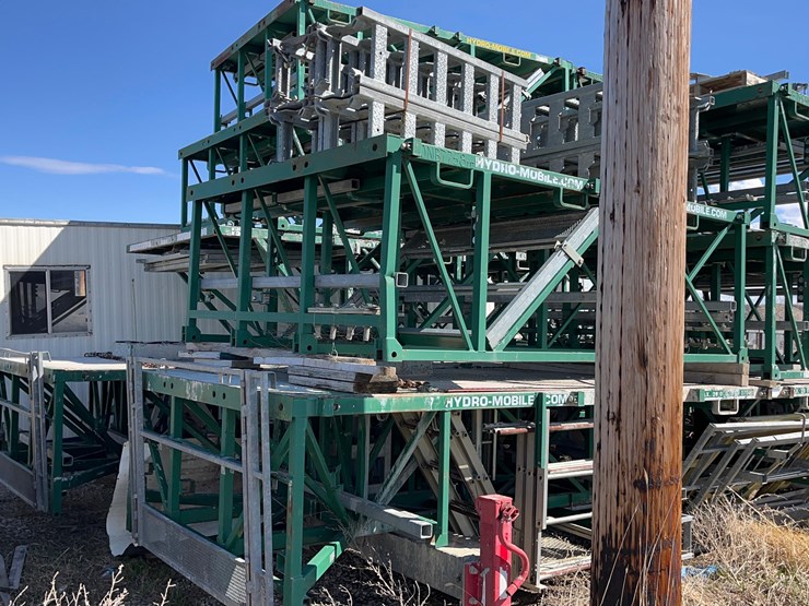 big-green-scaffolding-image-79