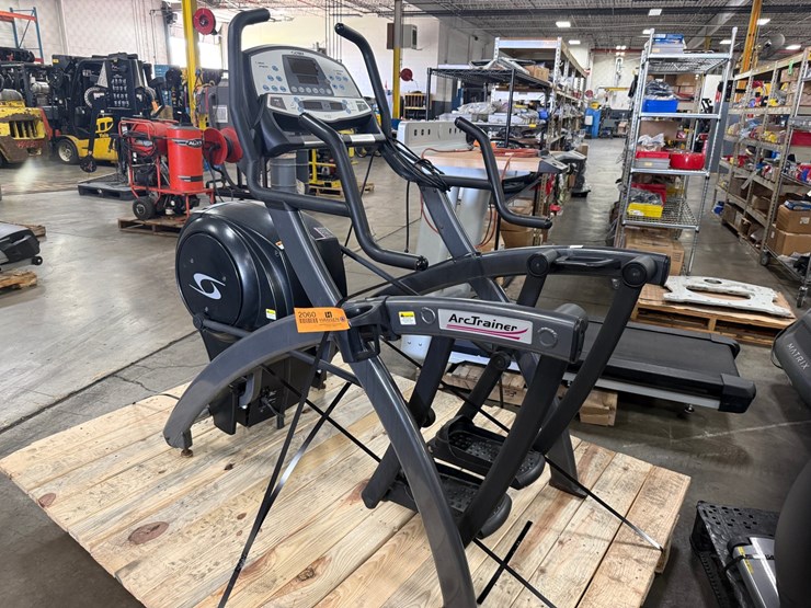 #2060-•-cybex-arc-trainer-image-2