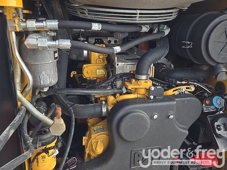 2022-caterpillar-299d3-image-39