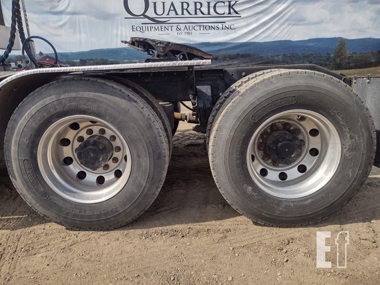 2012-peterbilt-389-image-15