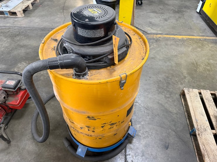 #2030-•-industrial-shop-vac-image-2