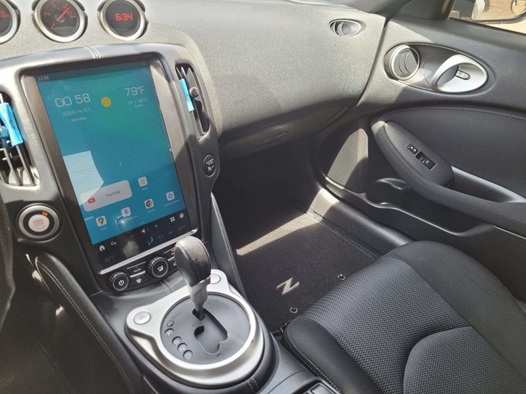 2016-nissan-370z-coupe-2d-image-13