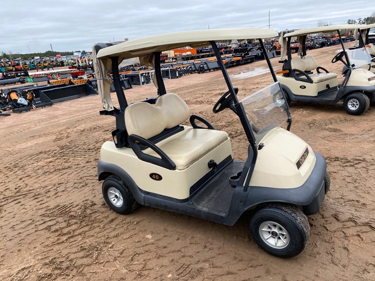 #1583-•-club-car-electric-golf-cart-with-charger-image-4