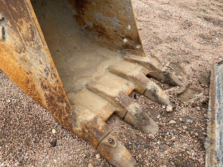 2011-deere-27d-image-8