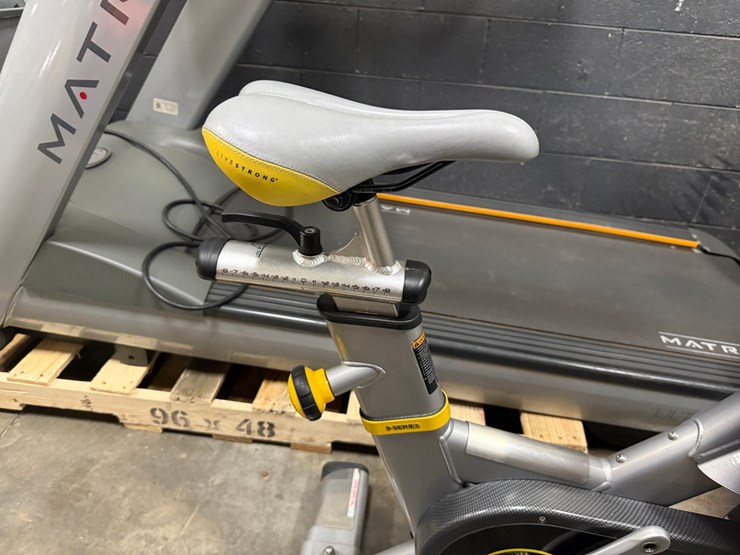 #2070-•-livestrong-by-matrix-spin-bike-image-6