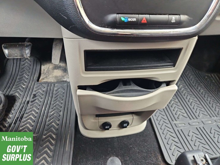 2014-dodge-grand-caravan-image-29