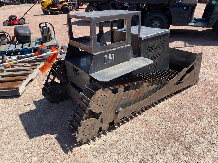 caterpillar-60-image-4