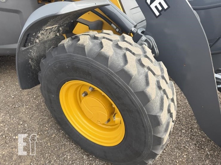 2023-deere-244l-image-9