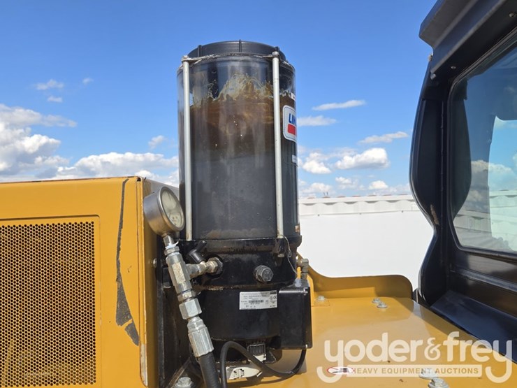 2021-caterpillar-336-image-84