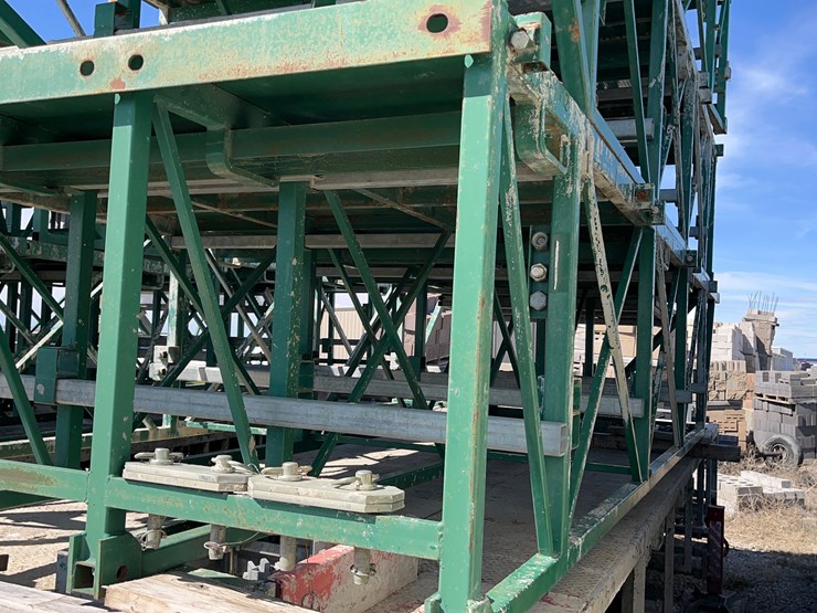 big-green-scaffolding-image-58