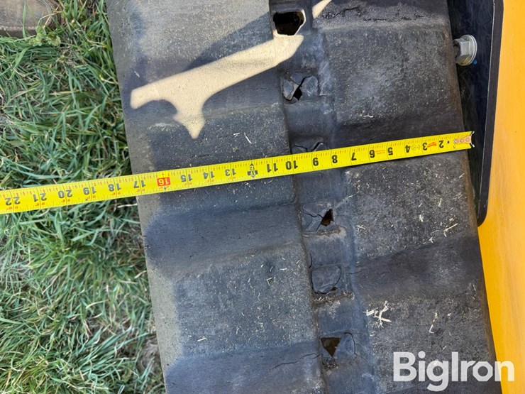 2011-deere-333d-image-12