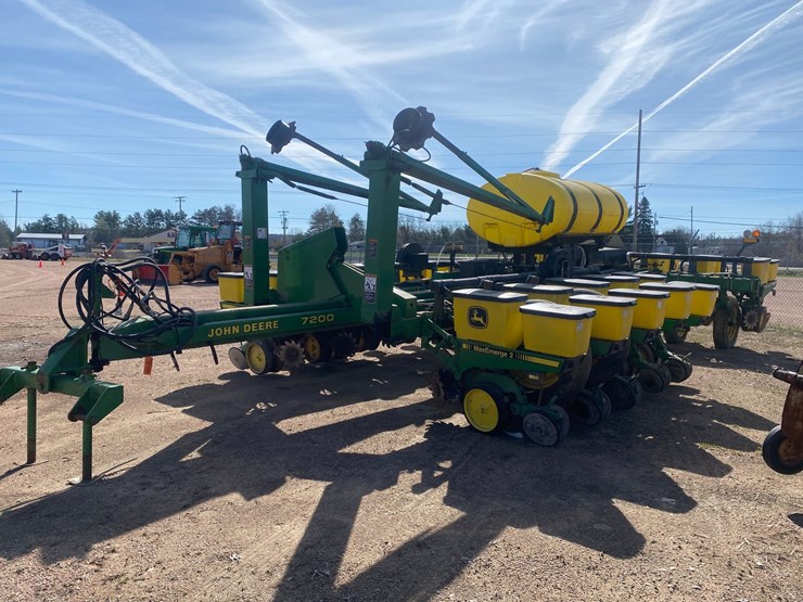 john-deere-7200-image-1