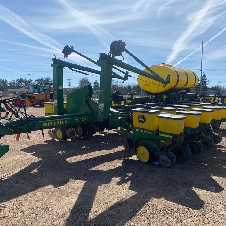 JOHN DEERE 7200