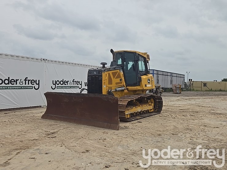 2019-deere-700k-lgp-image-1