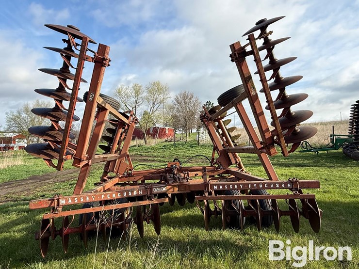massey-ferguson-820-image-6