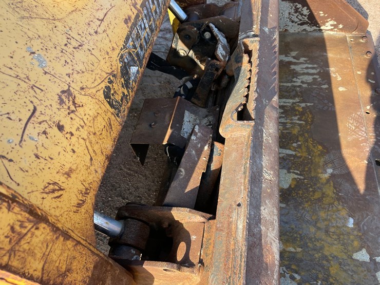 caterpillar-246c-image-11