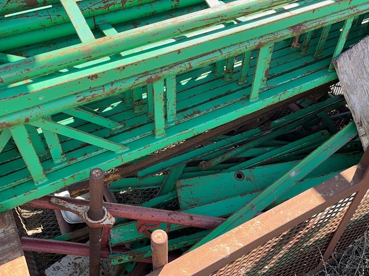big-green-scaffolding-image-100