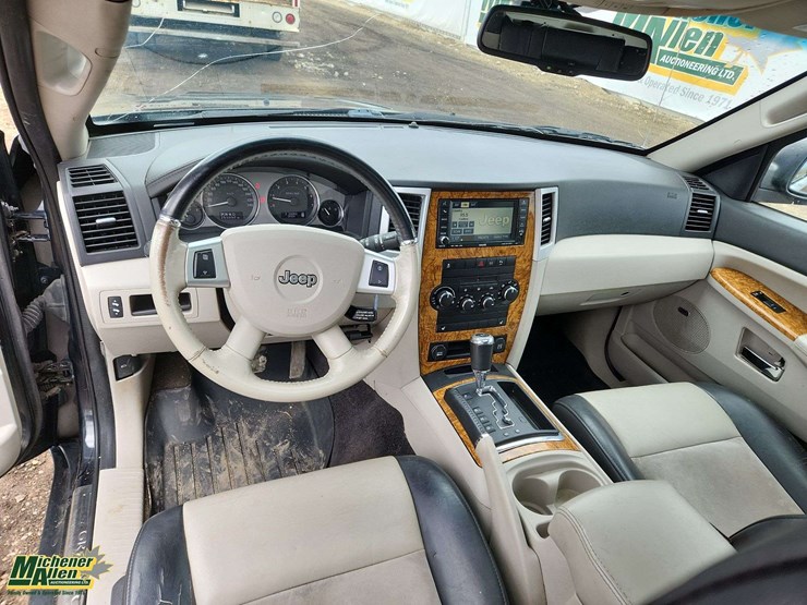 2010-jeep-grand-cherokee-image-19