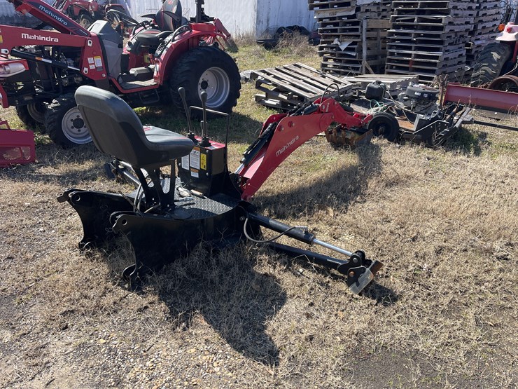 2024-mahindra-1626b-backhoe-loader-attachment-image-5