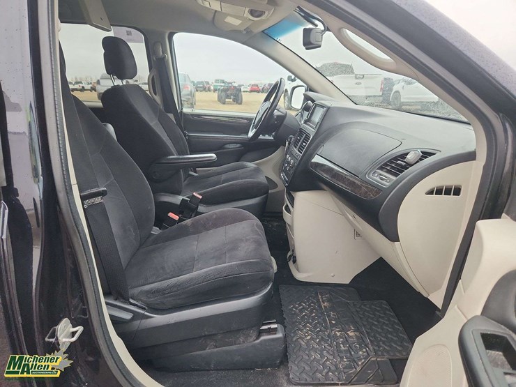 2011-dodge-grand-caravan-image-18