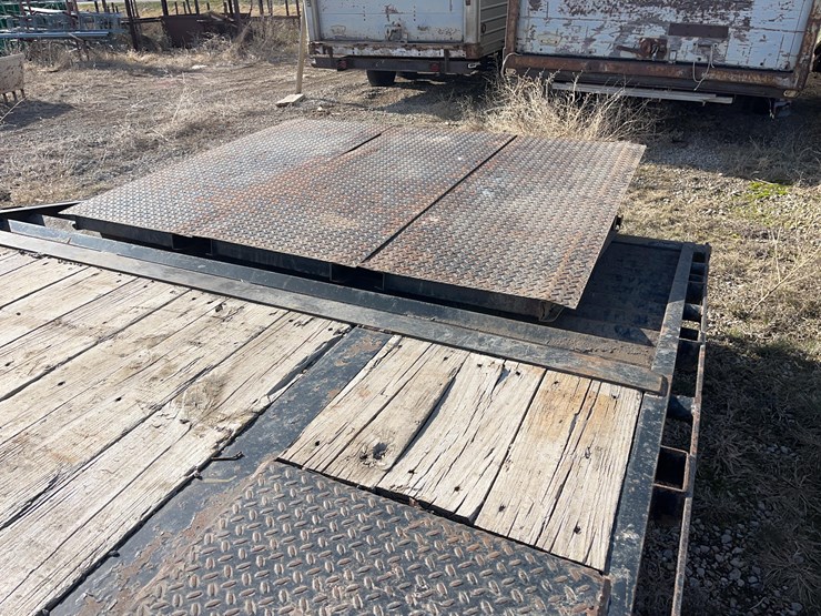 gooseneck-flatbed-trailer-image-13