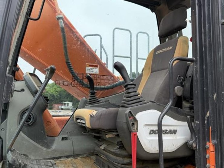 2014-doosan-dx225-lc-image-14