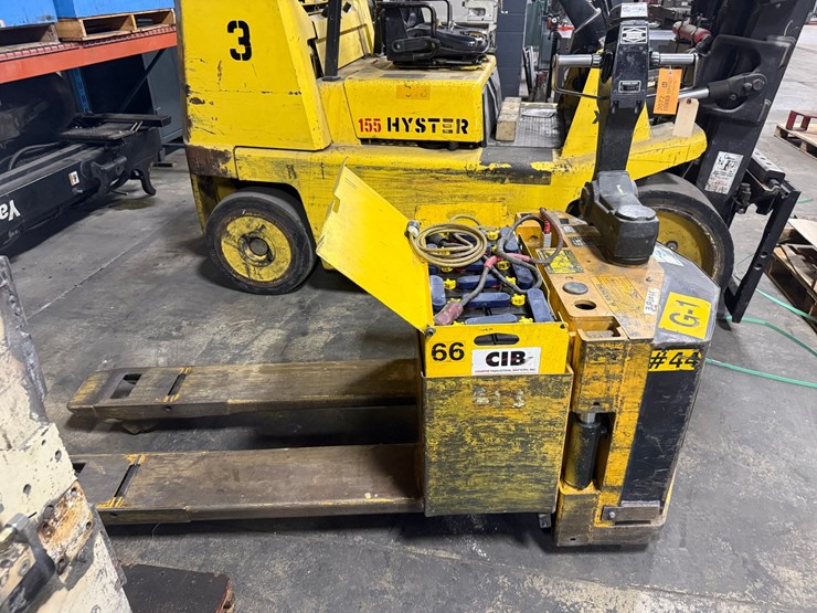 #2072-•-big-joe-electric-lift-truck-image-2