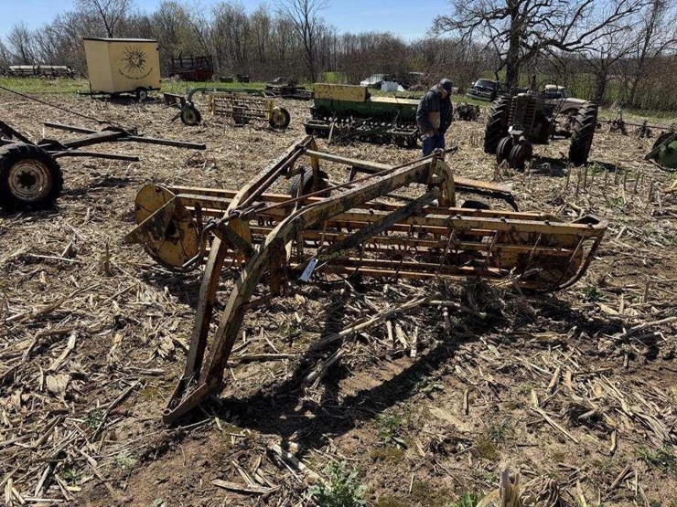 minneapolis-moline-hay-rake-image-1