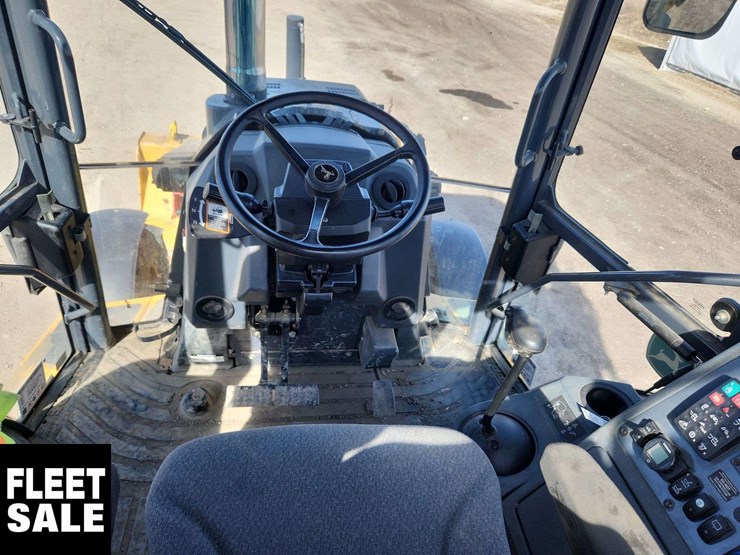 2017-deere-410l-image-23