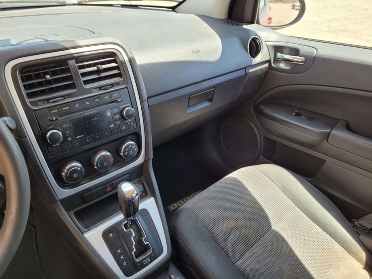 2010-dodge-caliber-image-18