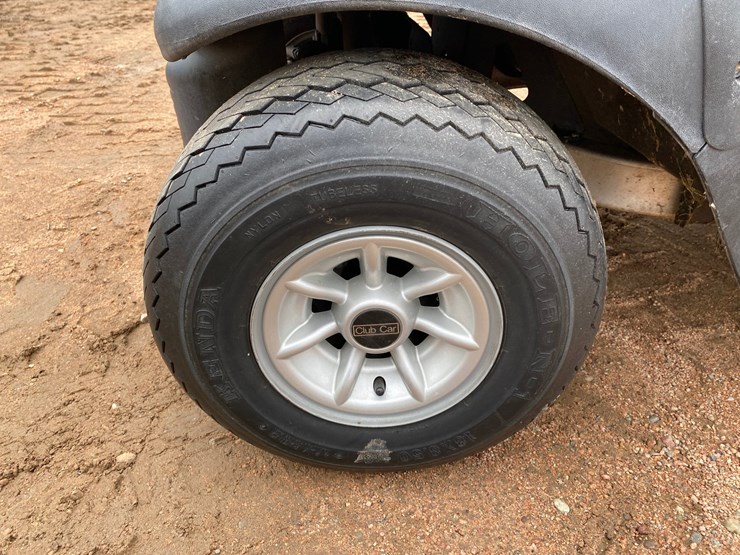 #1582-•-club-car-electric-golf-cart-with-charger-image-13
