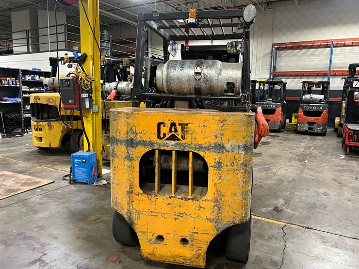 #2008-•-cat-forklift-image-6