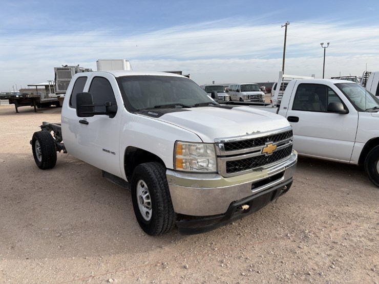 2013-chevrolet-silverado-2500-image-1
