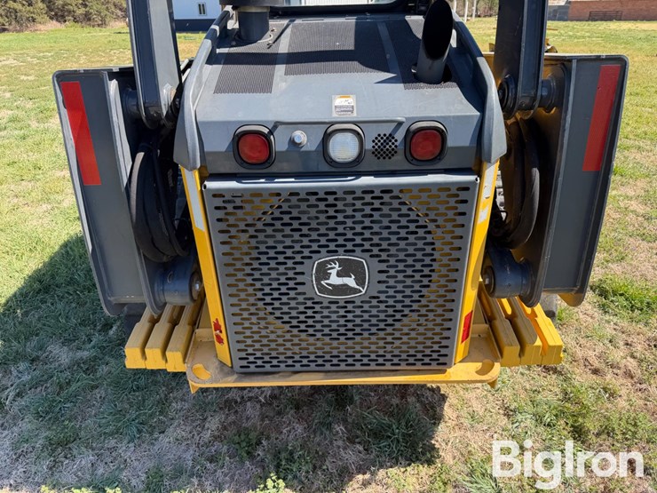 2011-deere-333d-image-17
