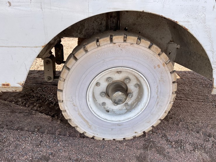 #1559-•-2017-taylor-dunn-electric-yard-cart-image-26