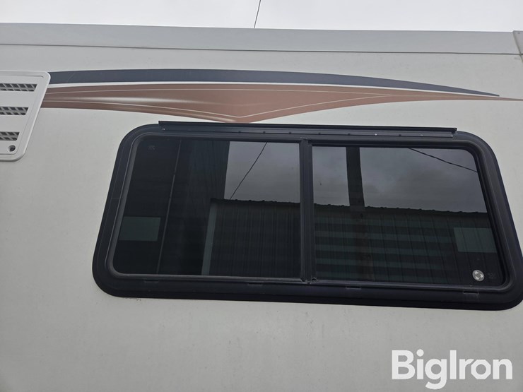 2013-coachmen-chaparral-lite-280rls-26'-camper-image-11