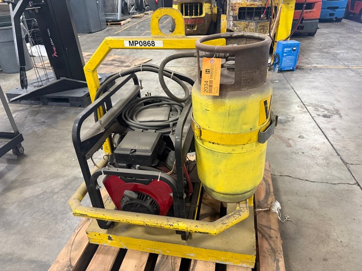 #2034-•-generac-portable-generator-image-6