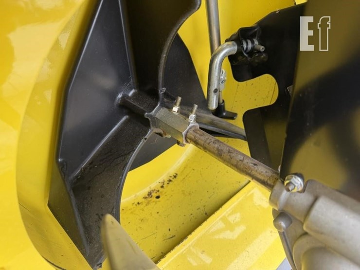 2011-john-deere-x360-image-24