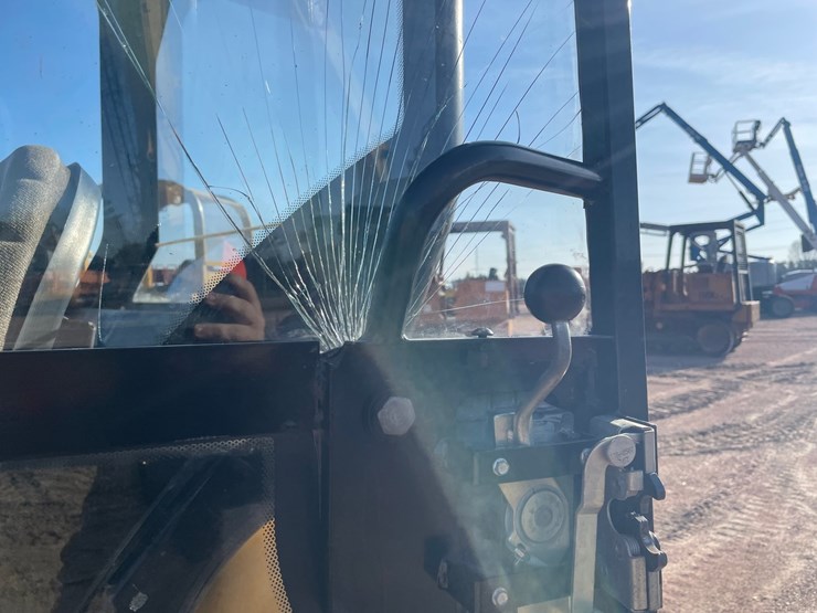 2005-caterpillar-301.8-image-31