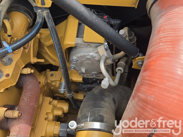 2021-caterpillar-336-image-100